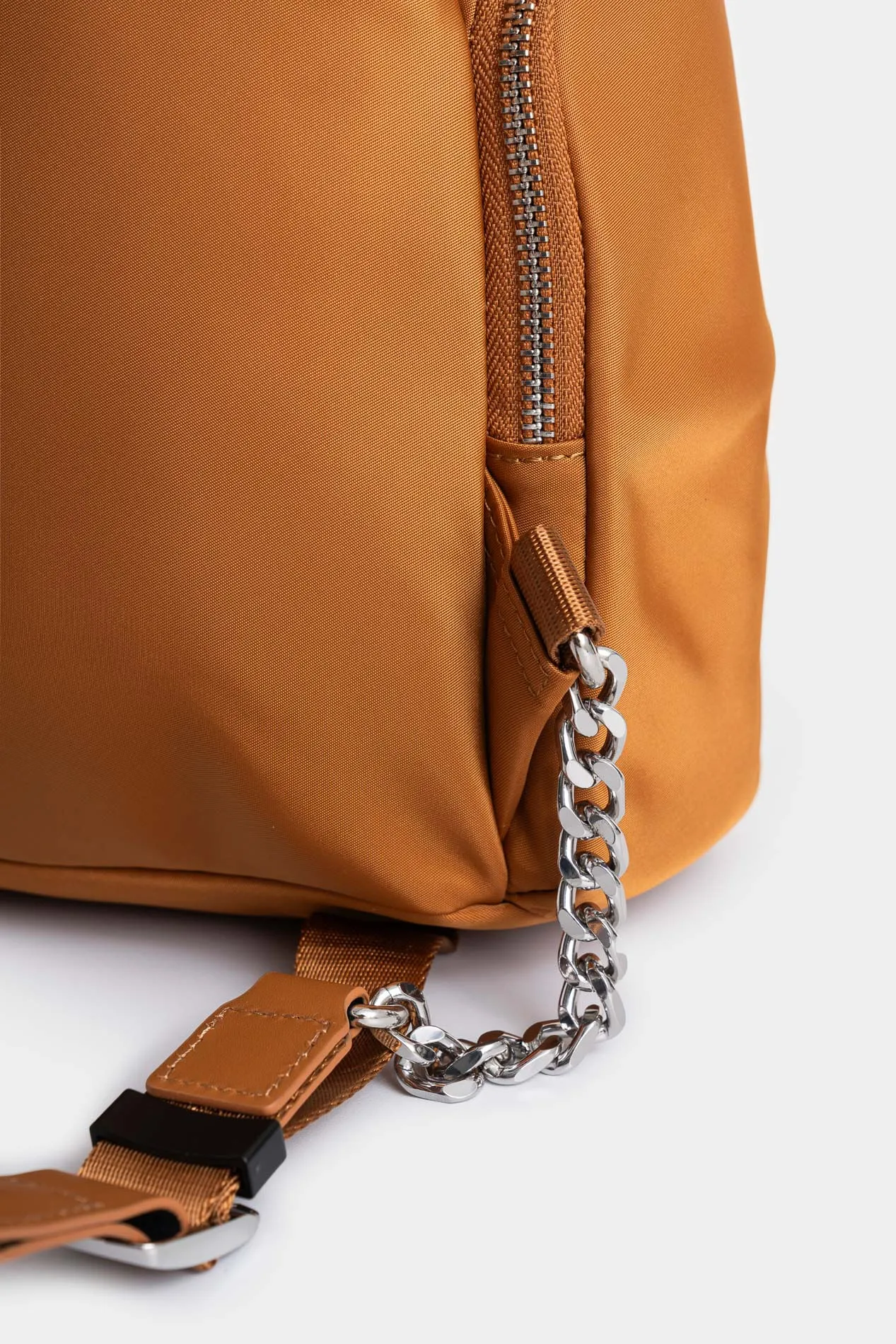 Tula morral Orión de lona y cuero para mujer detalle trenzado