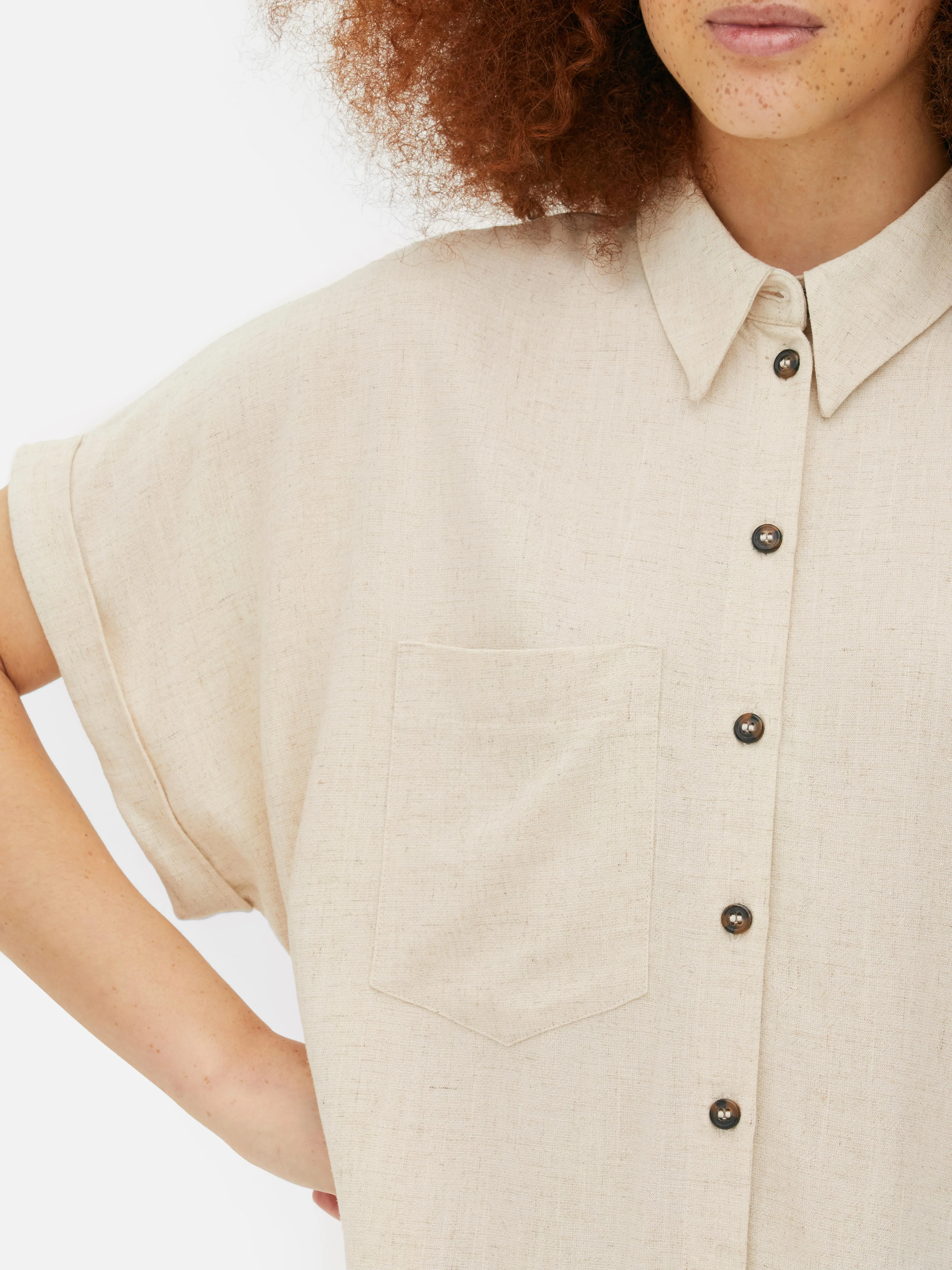 Vestido camisero de manga corta y corte holgado