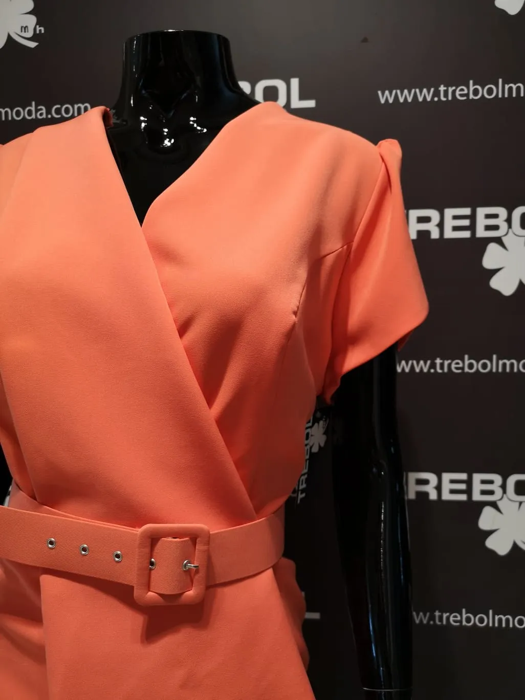 Vestido con escote cruzado
