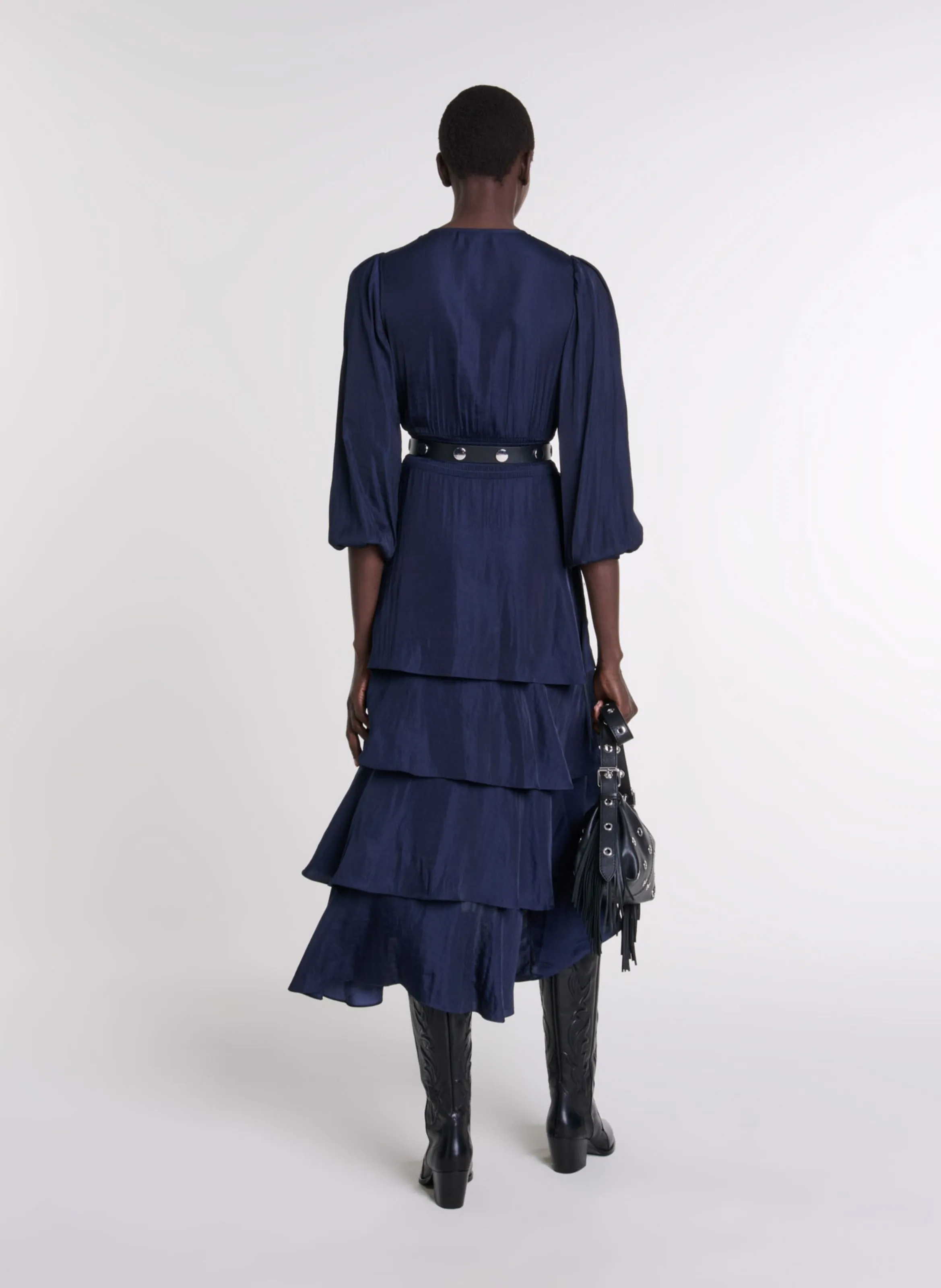 Vestido largo con cuello de pico y volantes en azul