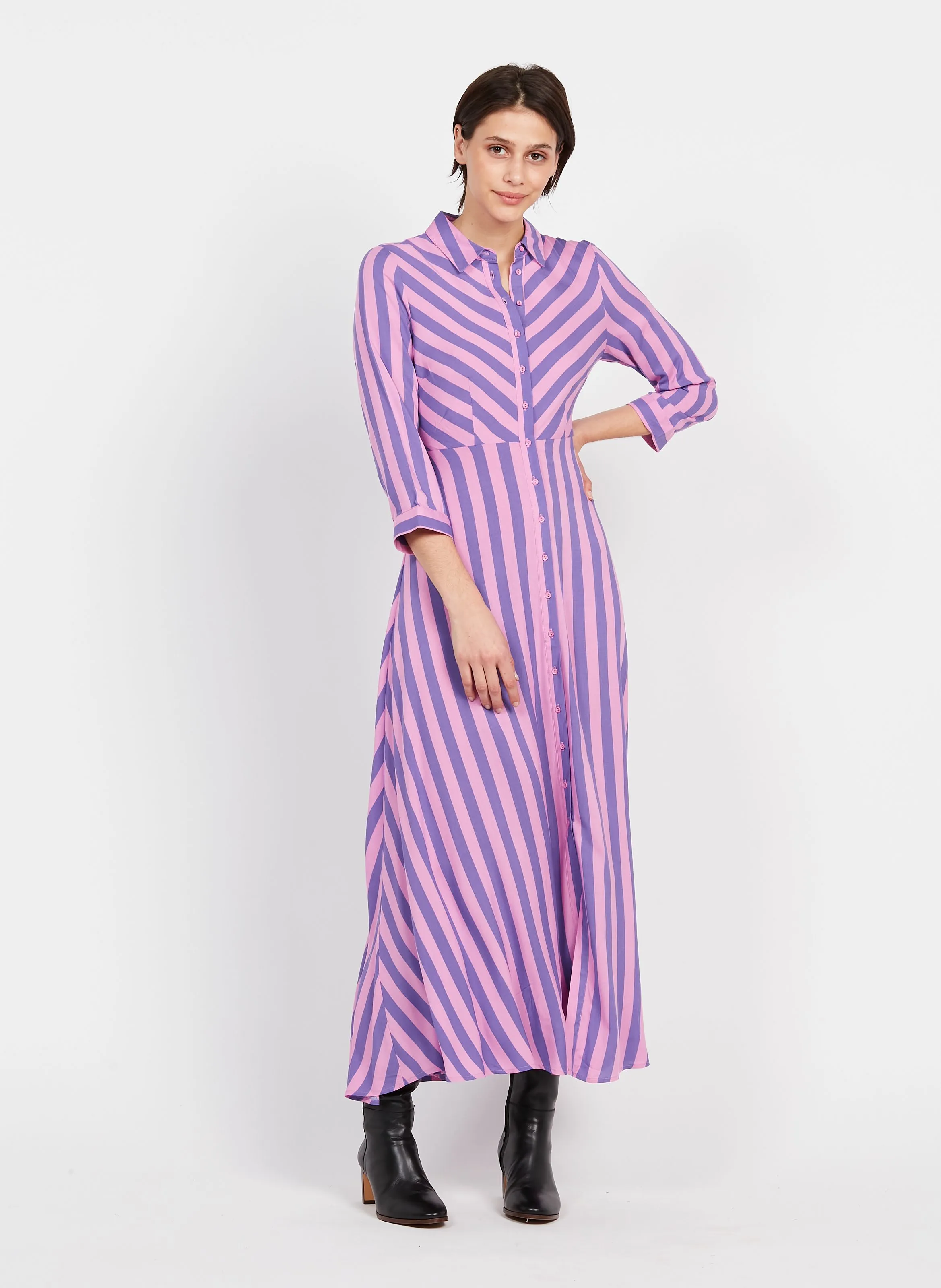 Vestido largo estampado con cuello clásico en multicolor