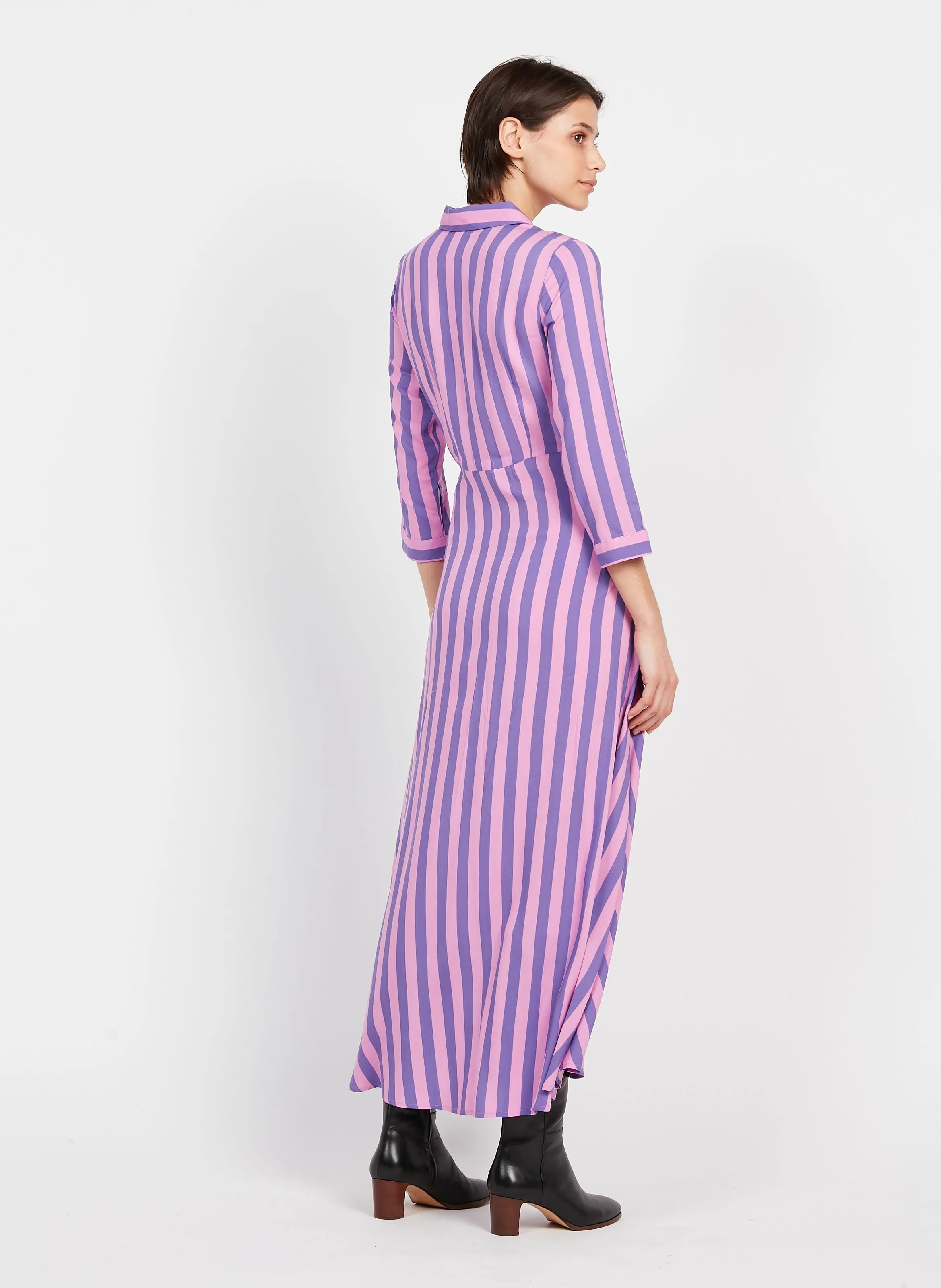 Vestido largo estampado con cuello clásico en multicolor