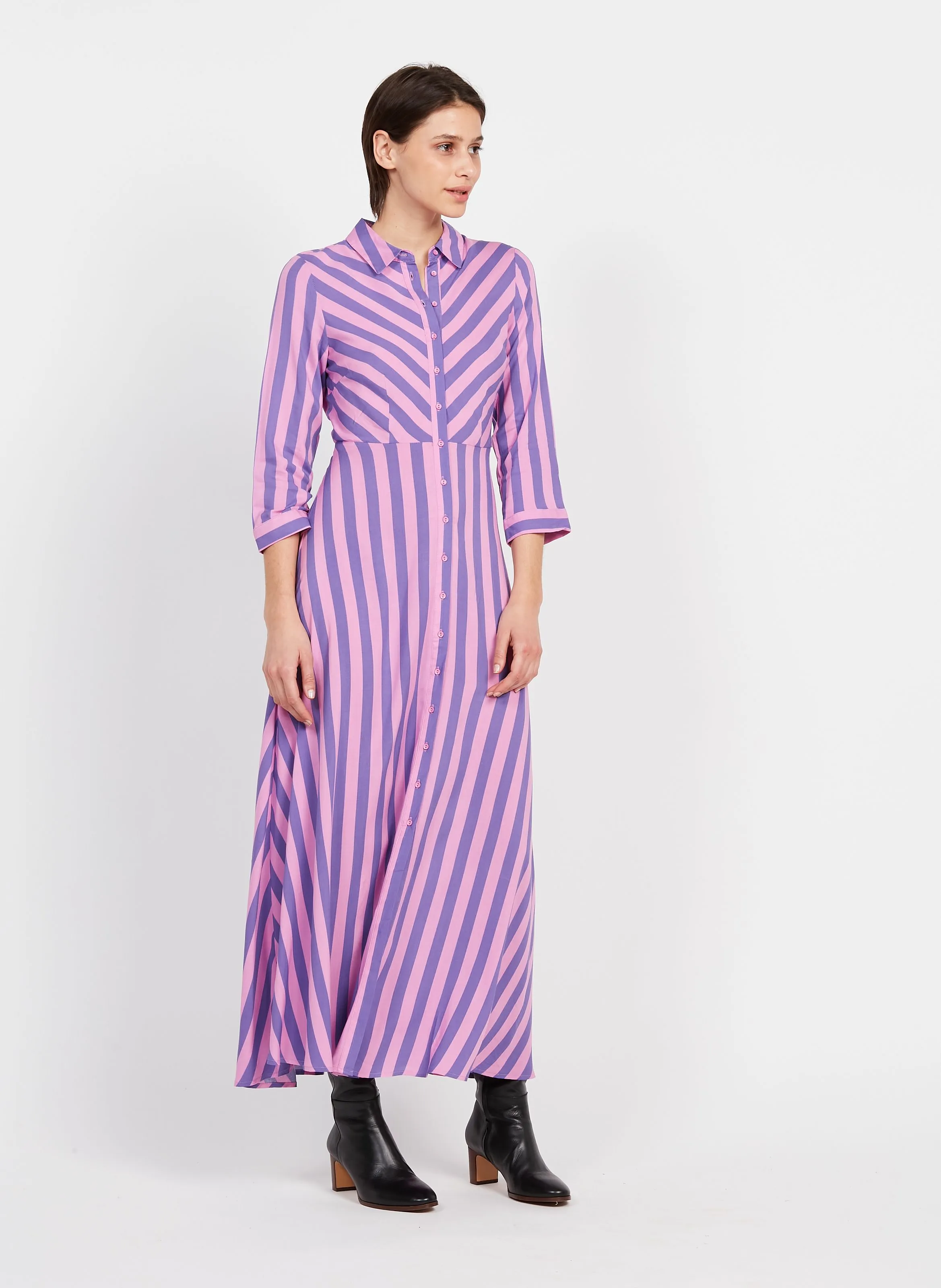Vestido largo estampado con cuello clásico en multicolor