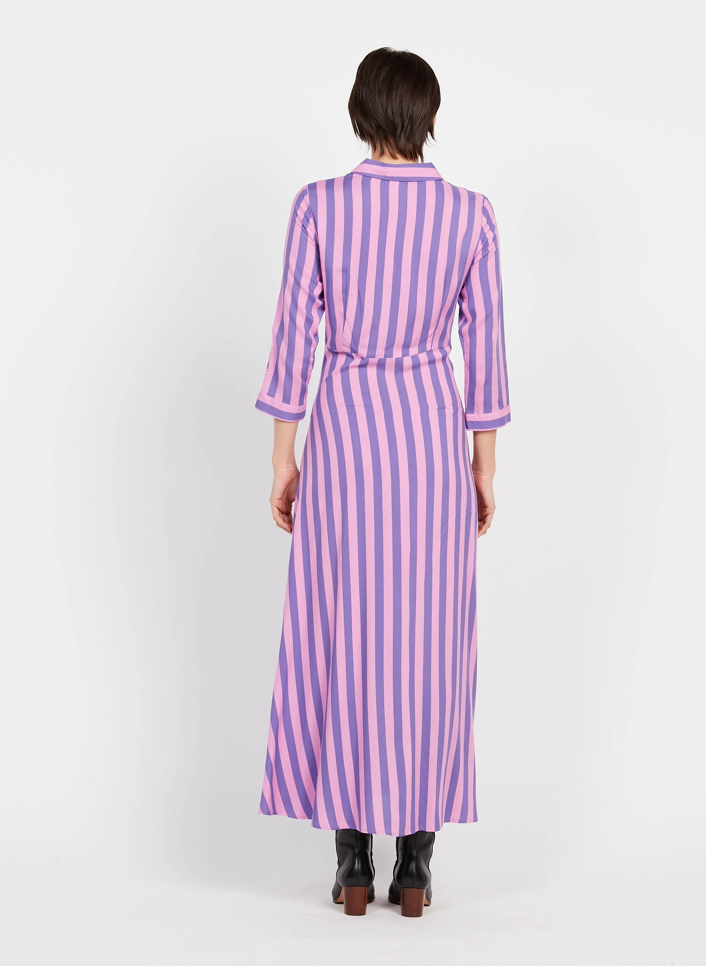 Vestido largo estampado con cuello clásico en multicolor