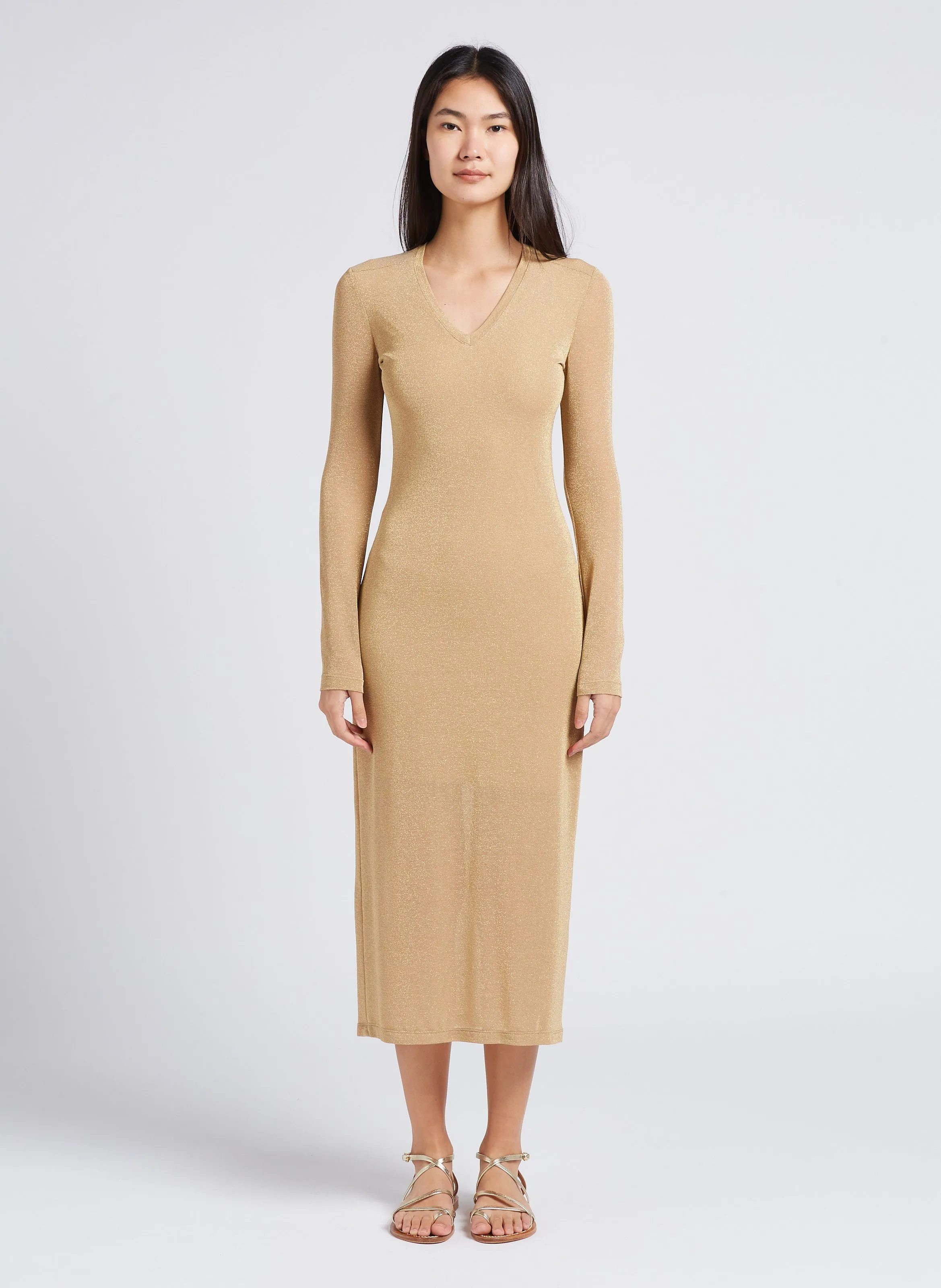 Vestido midi con efecto metalizado en dorado