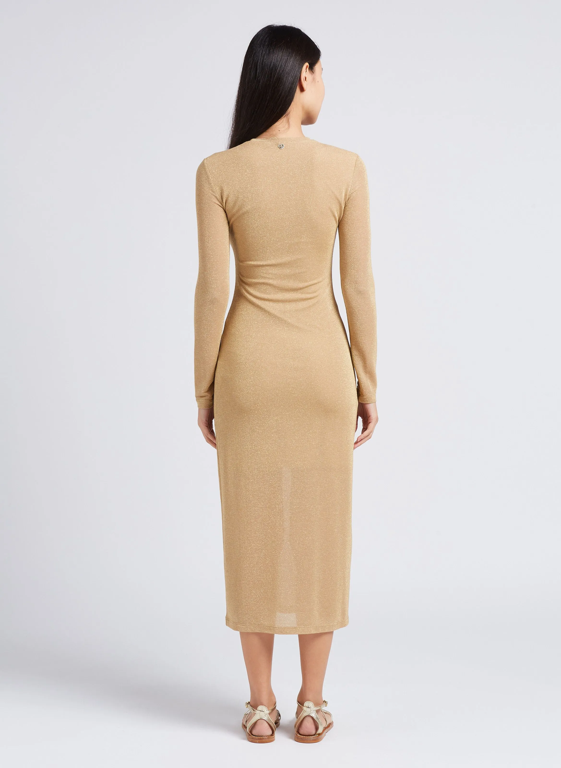 Vestido midi con efecto metalizado en dorado