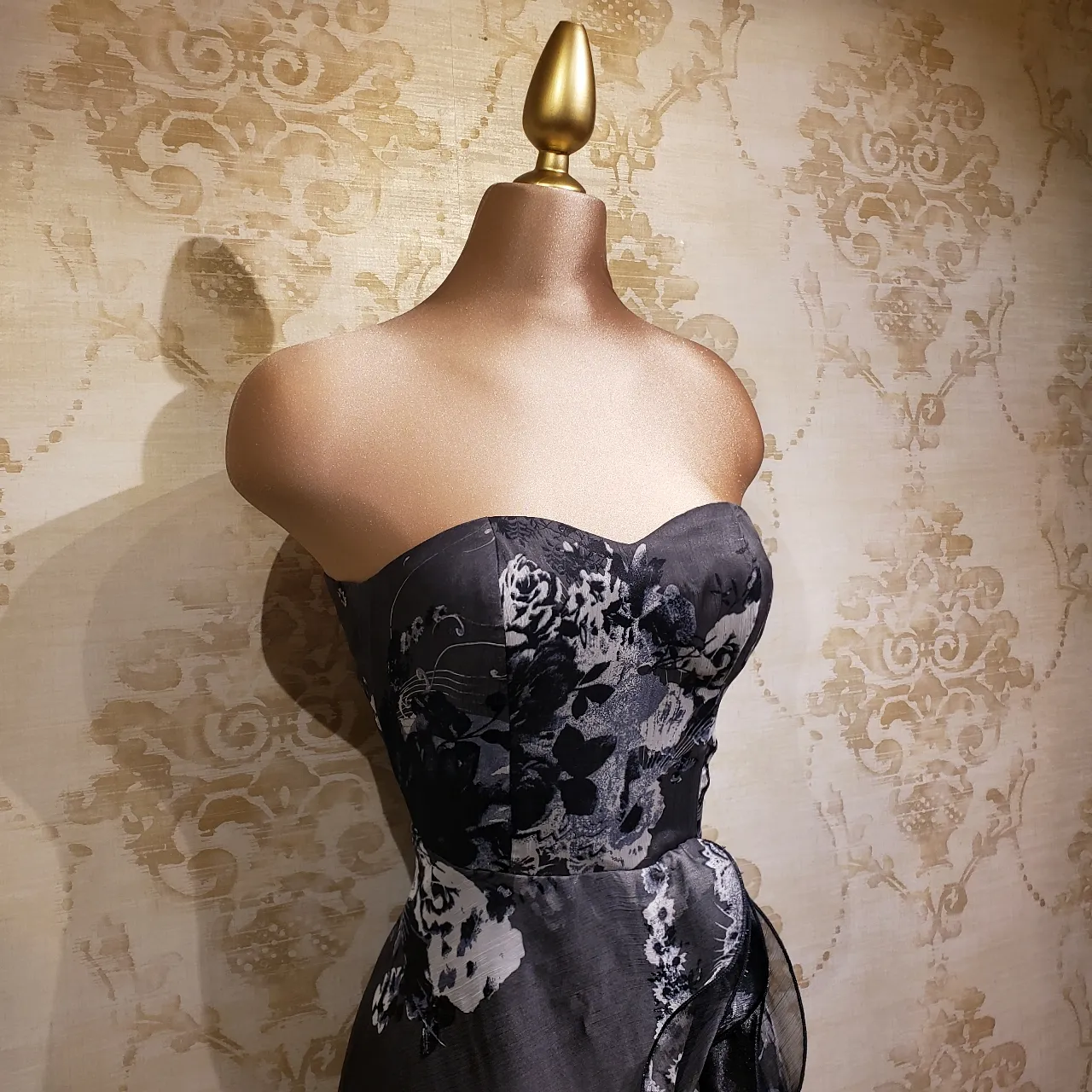 Vestido Negro con Blanco Largo con Estampado