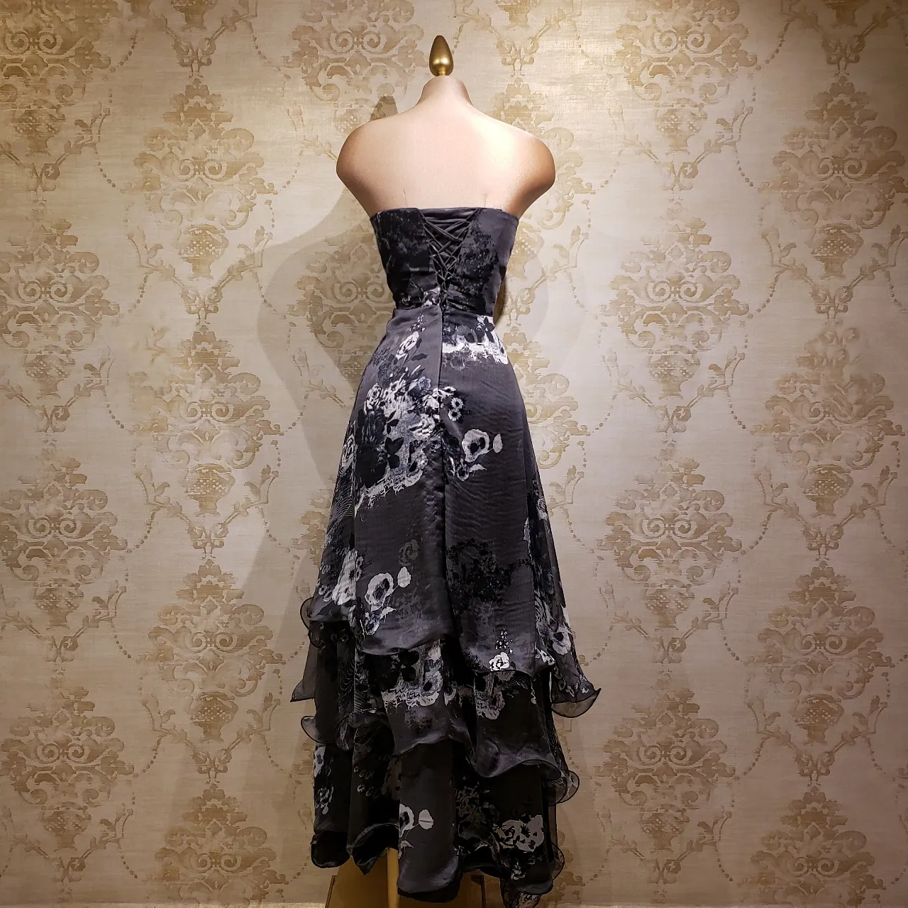 Vestido Negro con Blanco Largo con Estampado