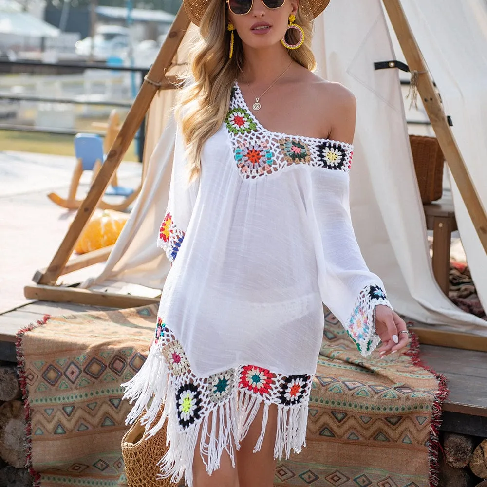 Vestido playero con bordado y flecos