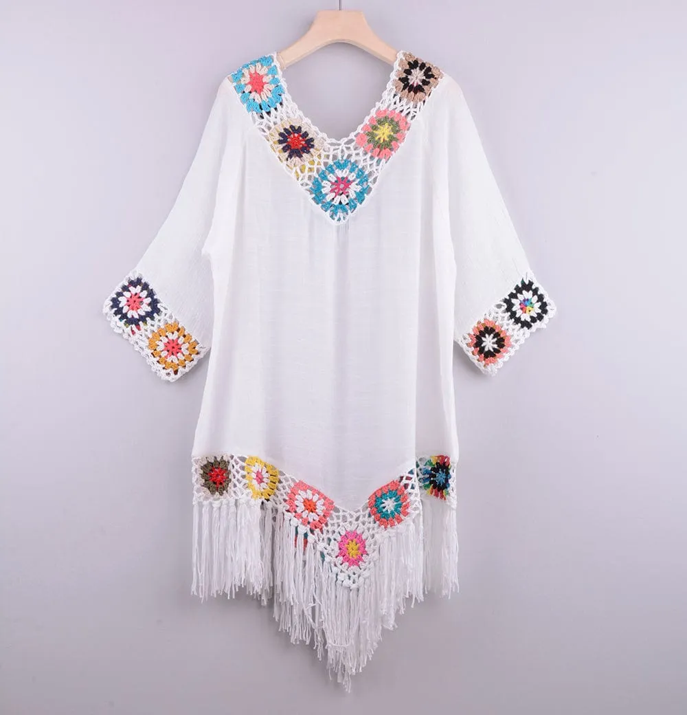 Vestido playero con bordado y flecos
