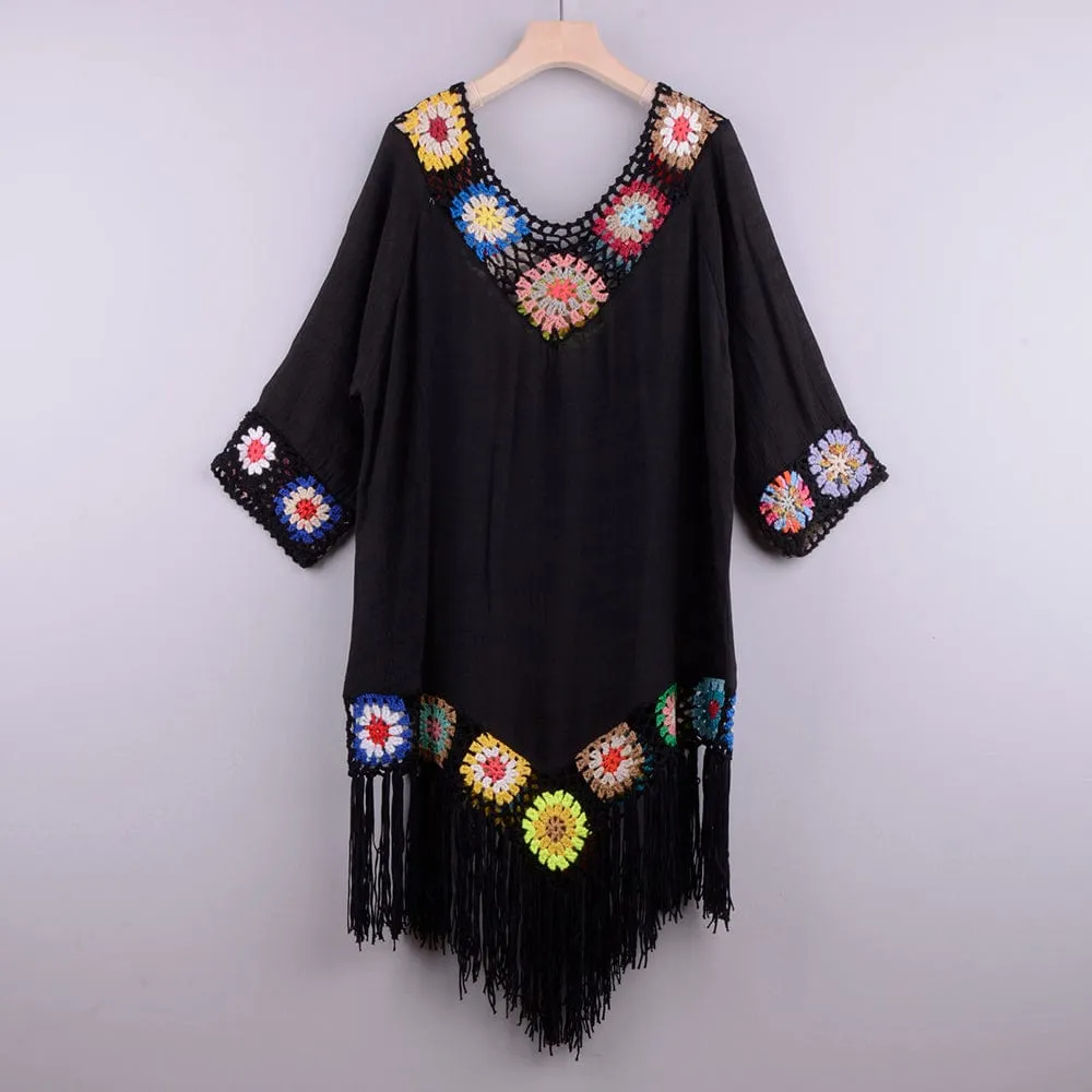 Vestido playero con bordado y flecos