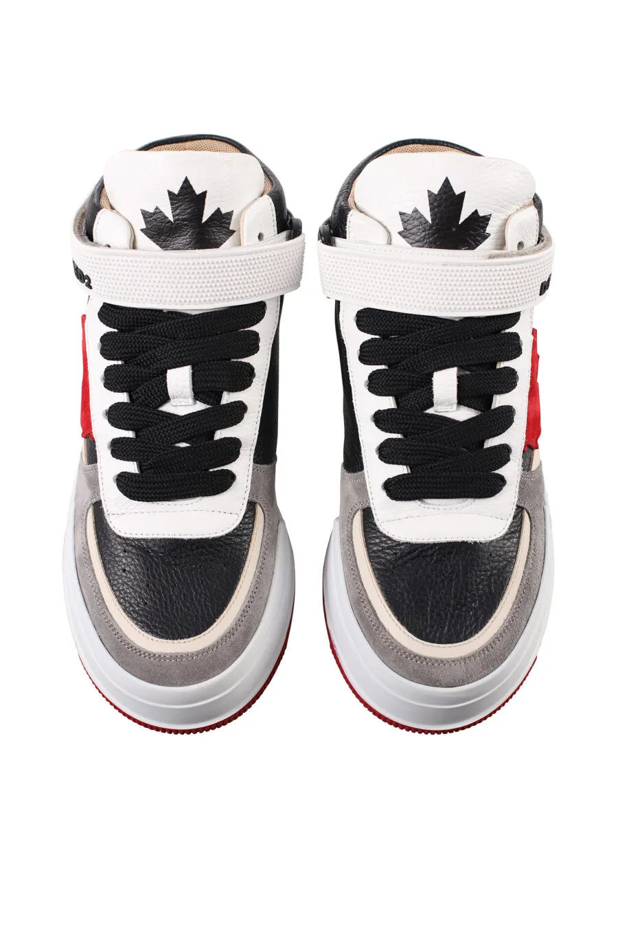 Zapatillas altas gris y negras con logo en velcro y suela roja