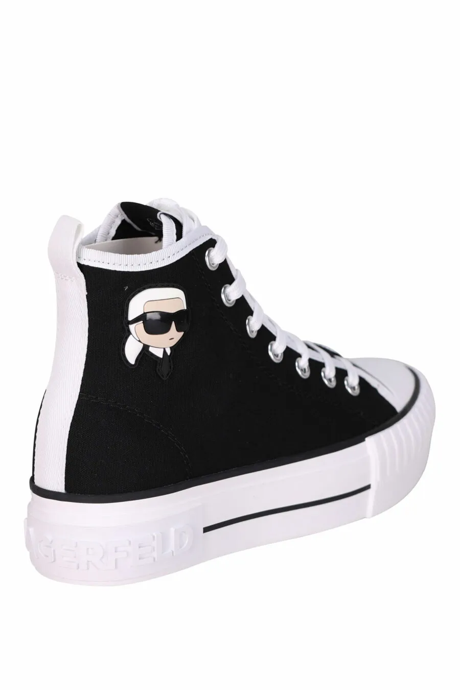 Zapatillas negras altas estilo 