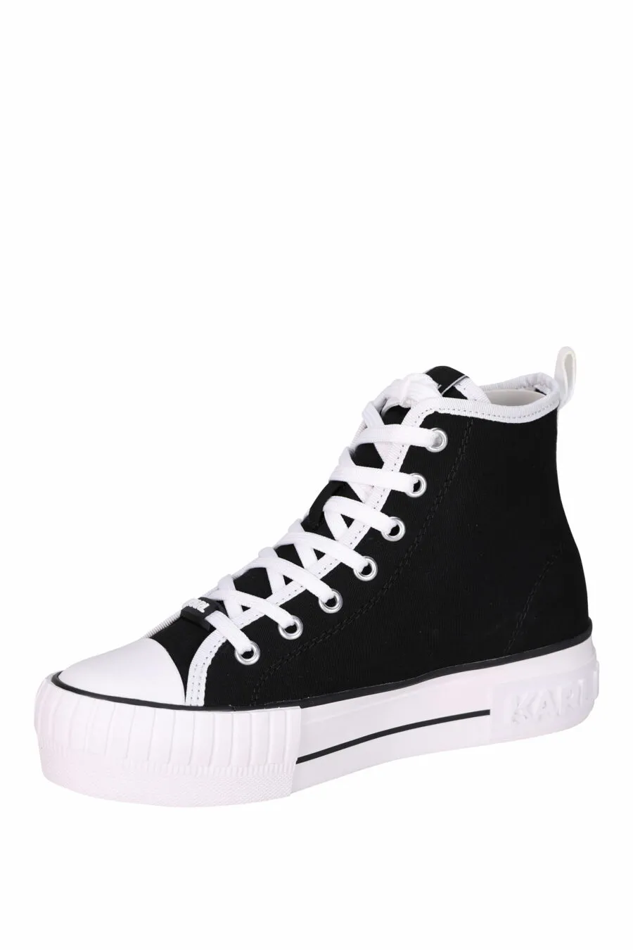 Zapatillas negras altas estilo 