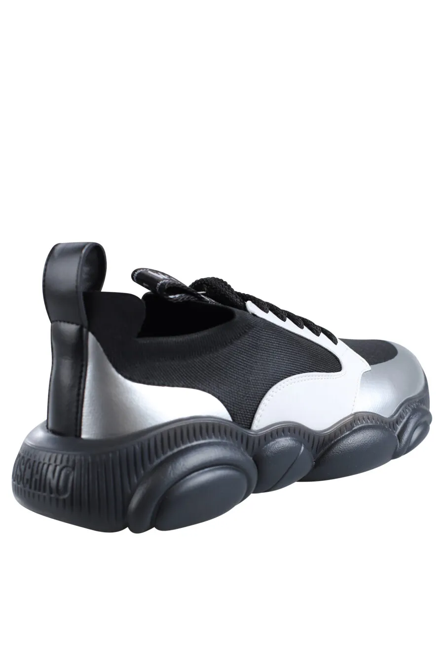 Zapatillas negras con blanco y plateado 