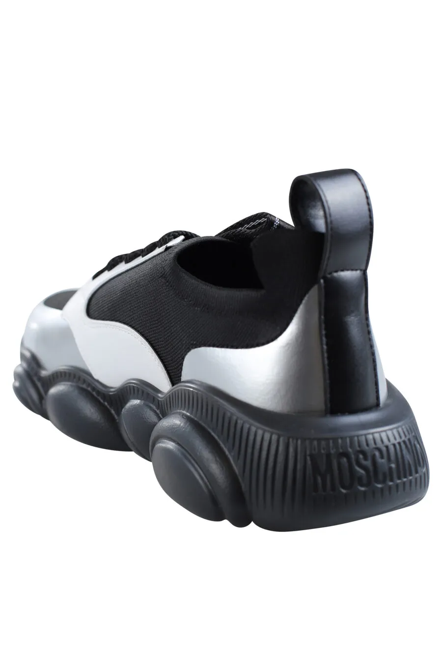 Zapatillas negras con blanco y plateado 