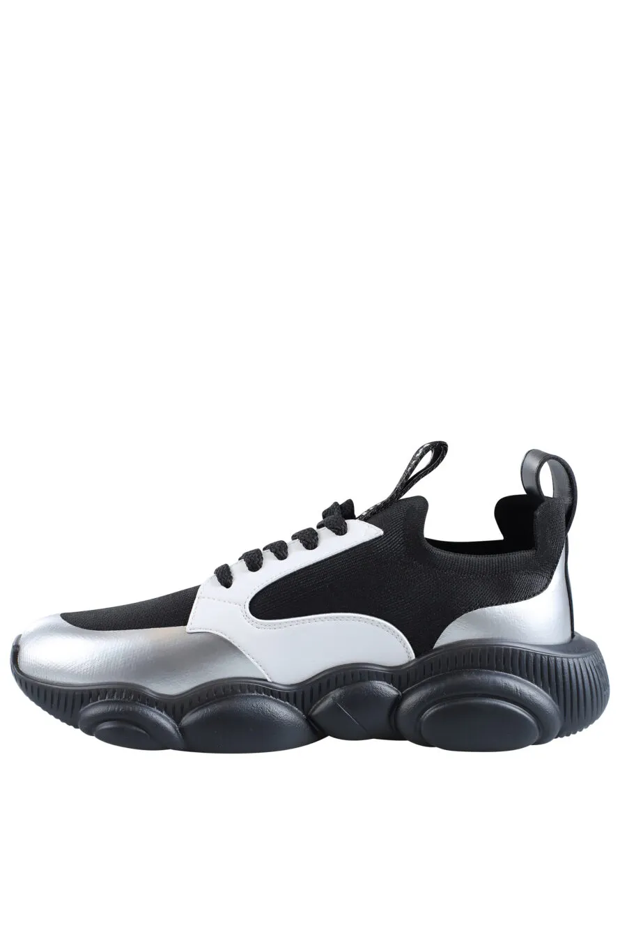 Zapatillas negras con blanco y plateado 