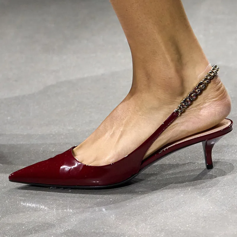 Zapatos de vestir Diseñadores Sandalias para mujer Charol Cadenas de moda Hebilla Lady Kitty Heel Slingbacks 4.5 cm Tacones Punt