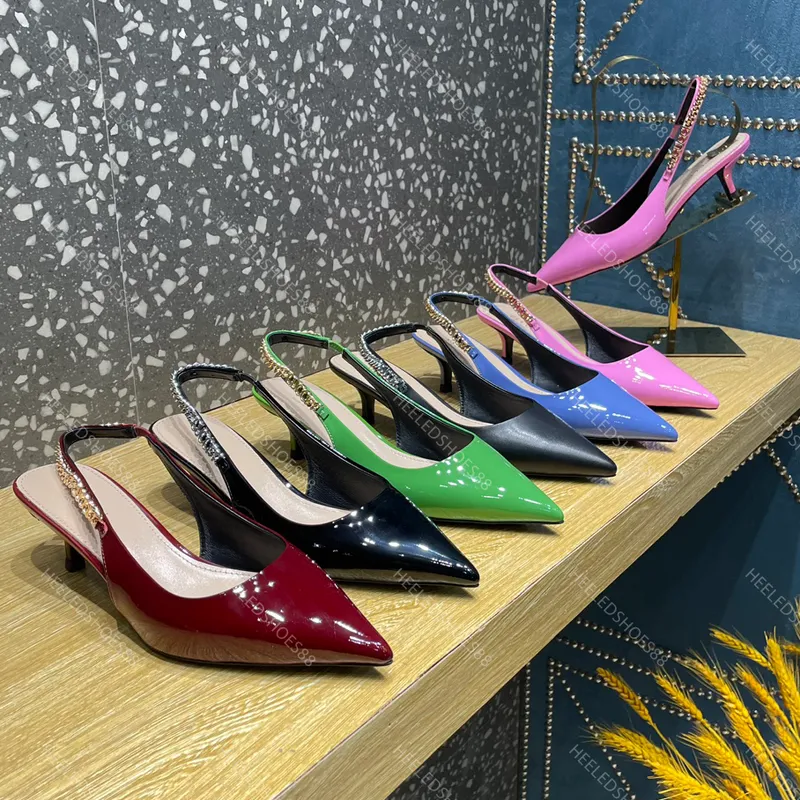 Zapatos de vestir Diseñadores Sandalias para mujer Charol Cadenas de moda Hebilla Lady Kitty Heel Slingbacks 4.5 cm Tacones Punt