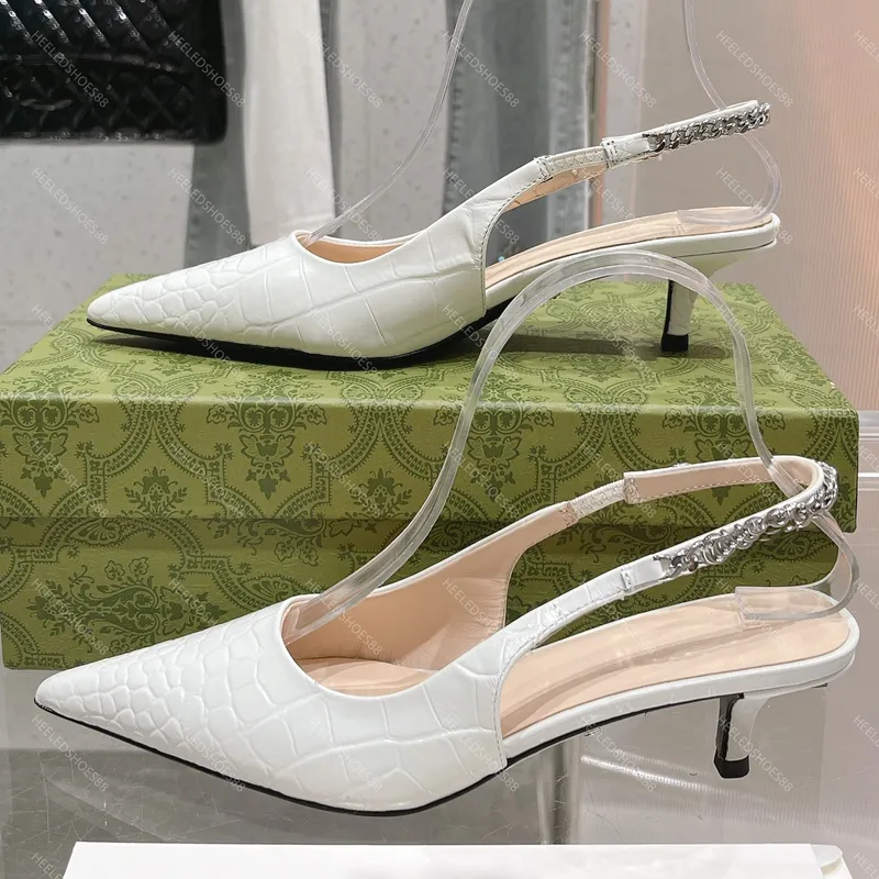 Zapatos de vestir Diseñadores Sandalias para mujer Charol Cadenas de moda Hebilla Lady Kitty Heel Slingbacks 4.5 cm Tacones Punt