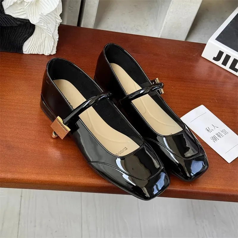 Zapatos para mujeres planos de cuero suelo Mary Jane Elegante Ballet negro rojo poco profundo Chaussures Femme Summer Spring Aut